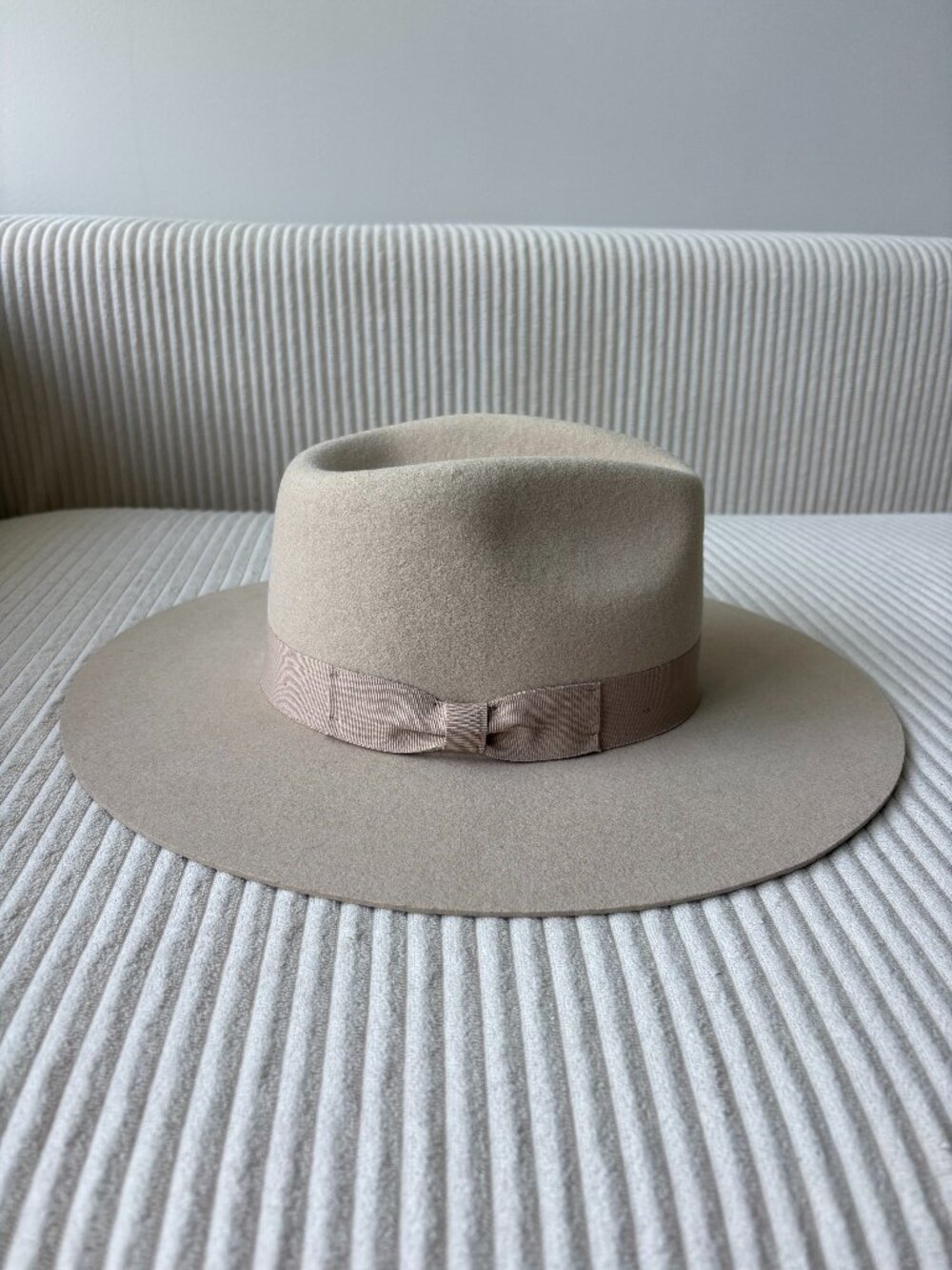 Urban Outfitters Beige 100% Wool Adjustable Wide Brim Rancher Fedora Hat